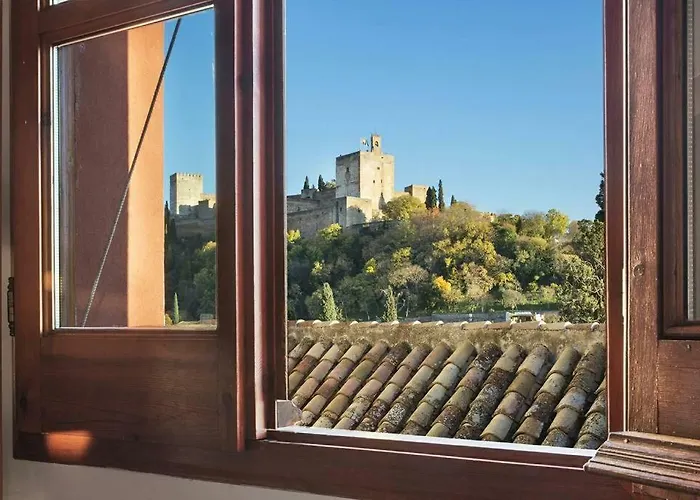 Luminous Alhambra View Apartment In Albayzin